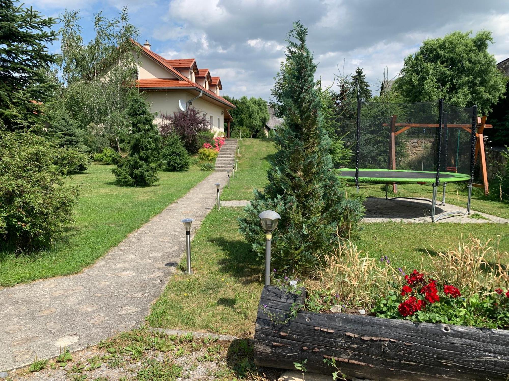 Villa Lypche Bešeňová Eksteriør billede
