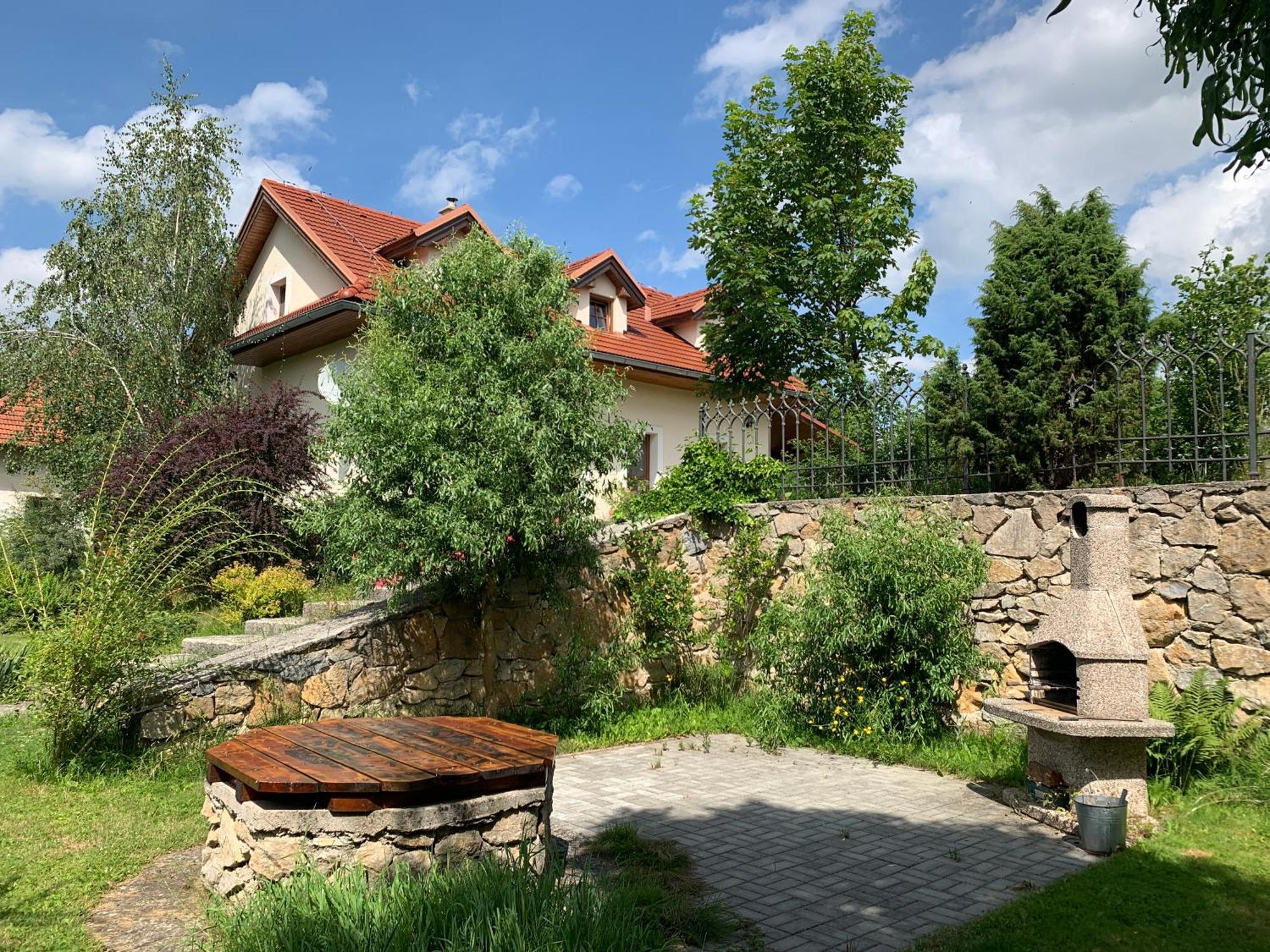 Villa Lypche Bešeňová Eksteriør billede