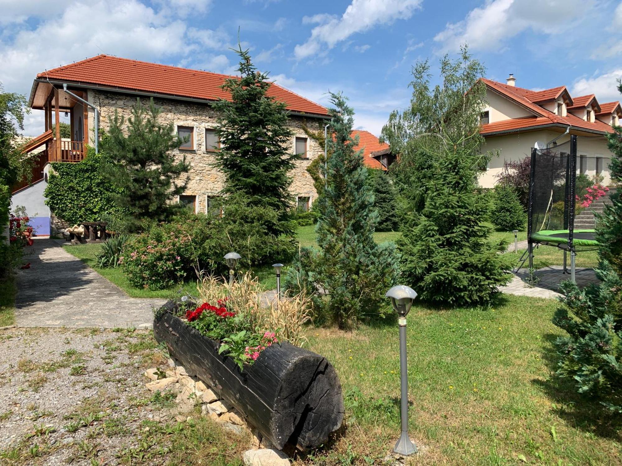 Villa Lypche Bešeňová Eksteriør billede